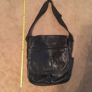 Tumi black leather computer briefcase shoulder bag